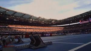 为什么主审裁判在每次球落地后都要亲自用手摩搓新的棒球