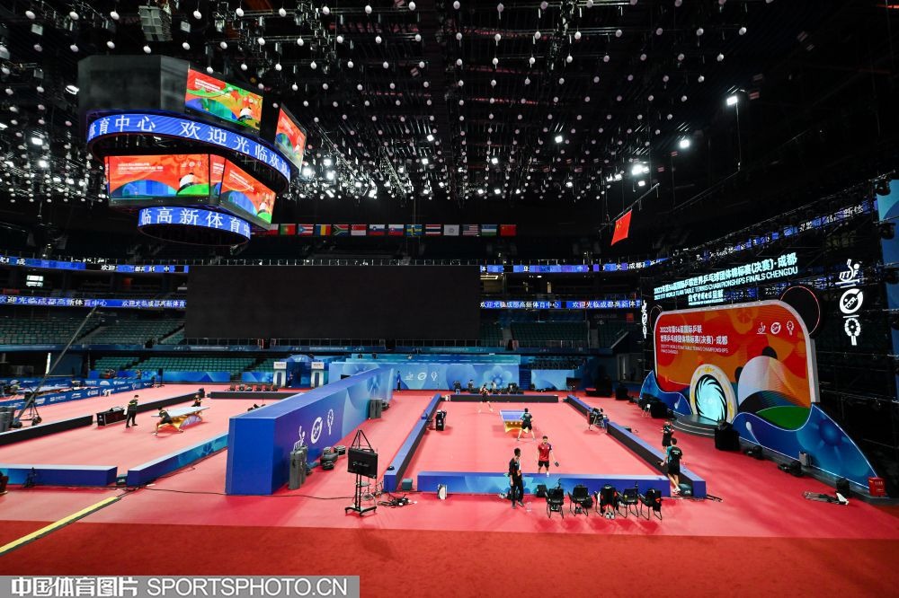 本赛季至今使用最多套不同首发阵容的球队：步行者20套 骑士19套